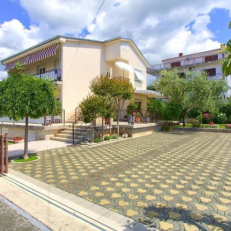 Apartments Jele Малинска Екстериор снимка