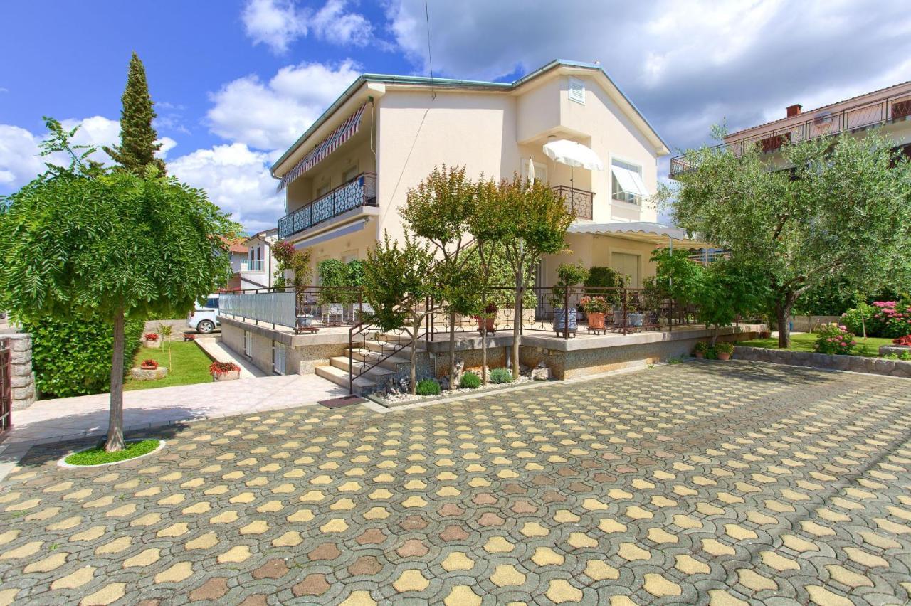 Apartments Jele Малинска Екстериор снимка