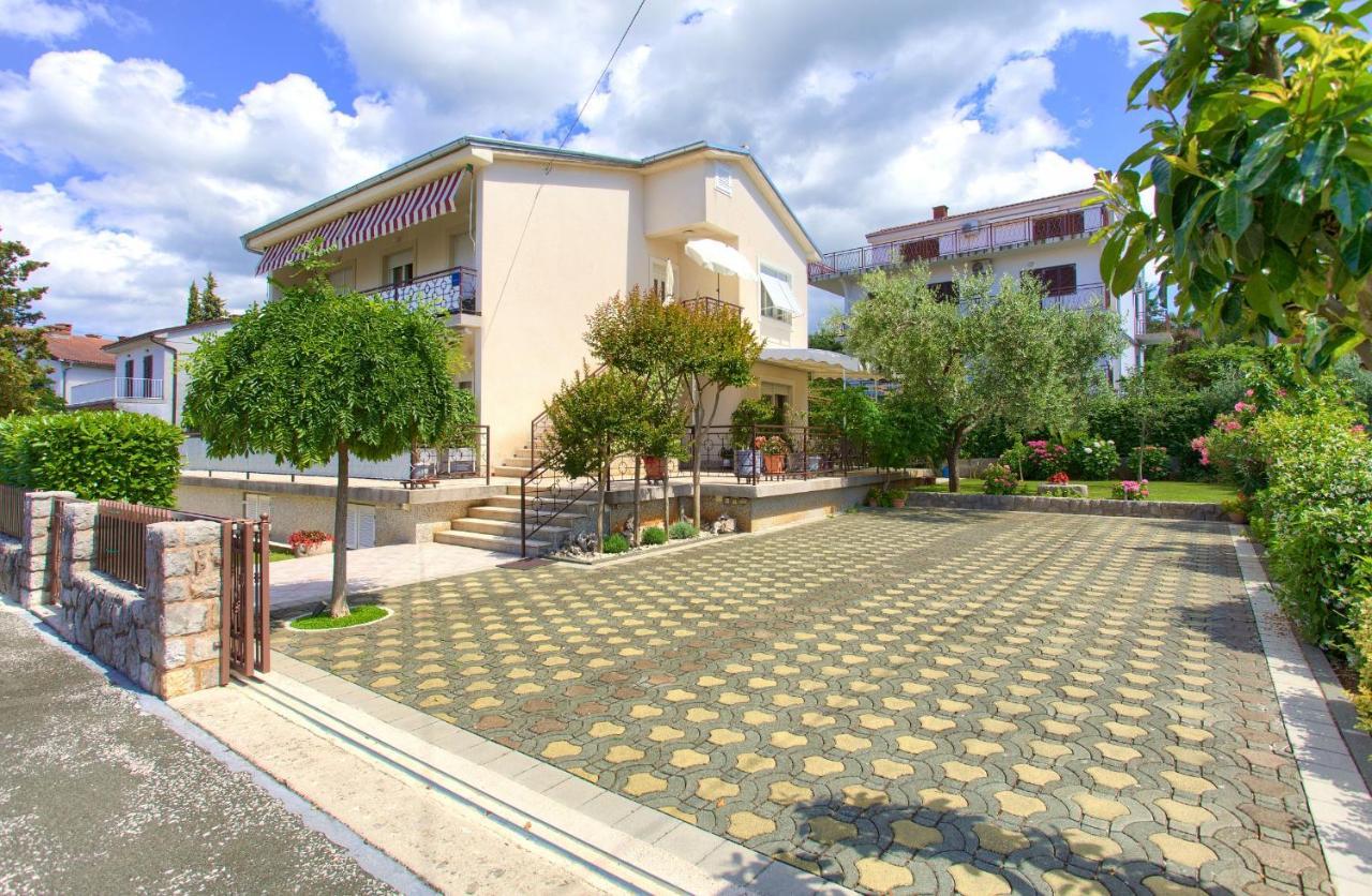 Apartments Jele Малинска Екстериор снимка