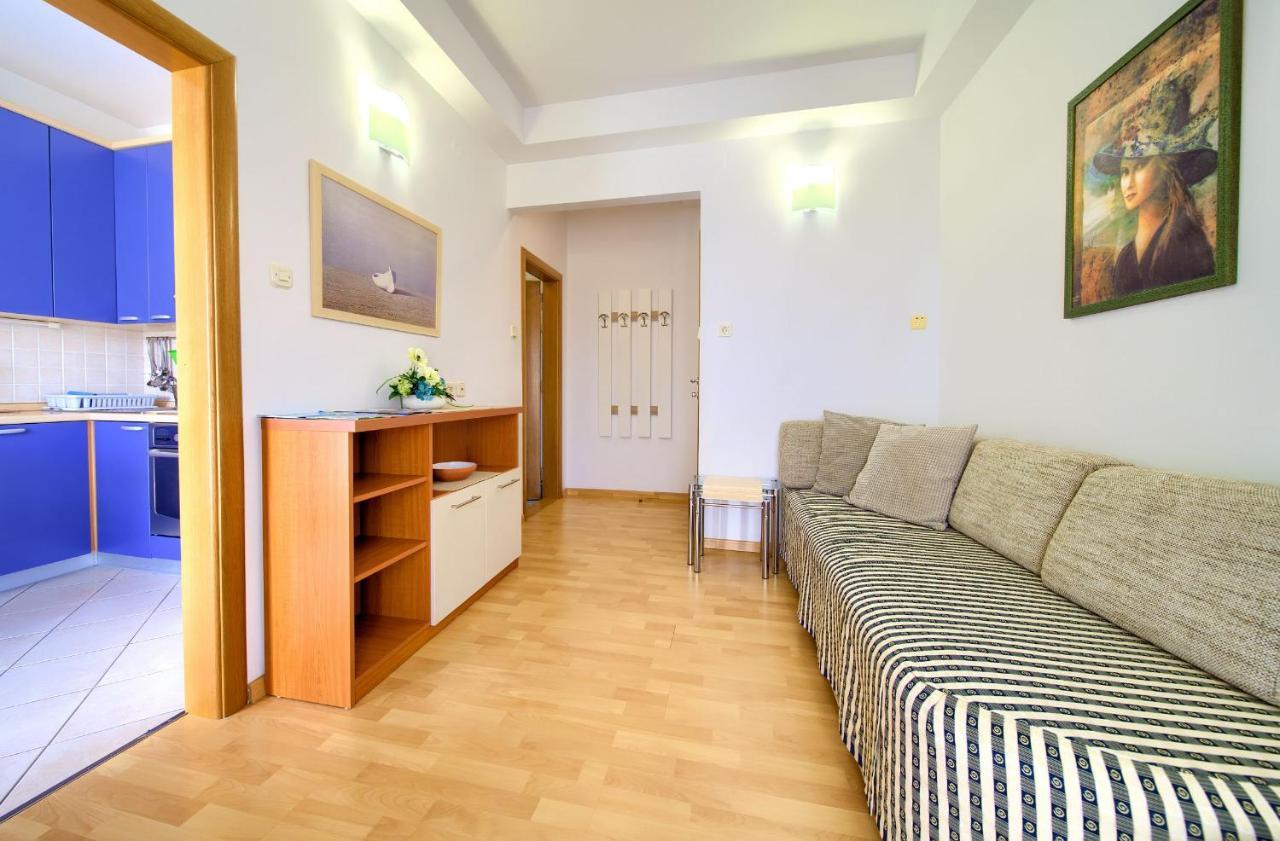Apartments Jele Малинска Екстериор снимка