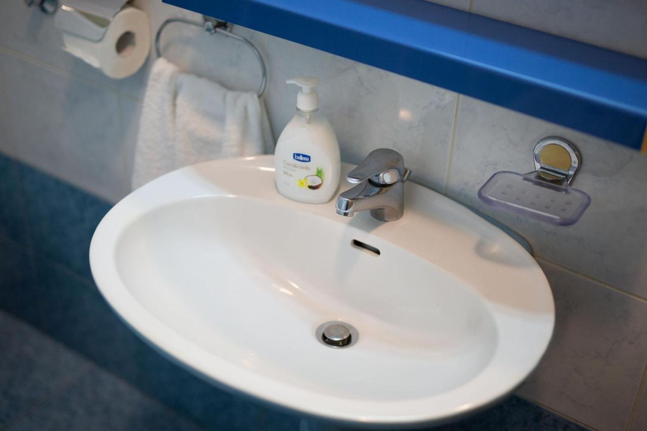 Apartments Jele Малинска Екстериор снимка