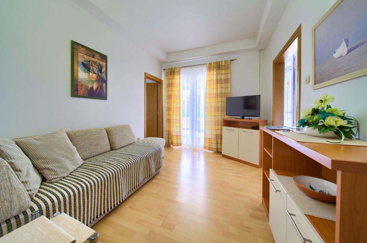 Apartments Jele Малинска Екстериор снимка