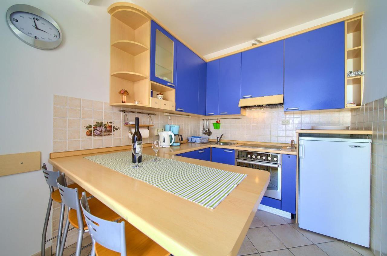 Apartments Jele Малинска Екстериор снимка