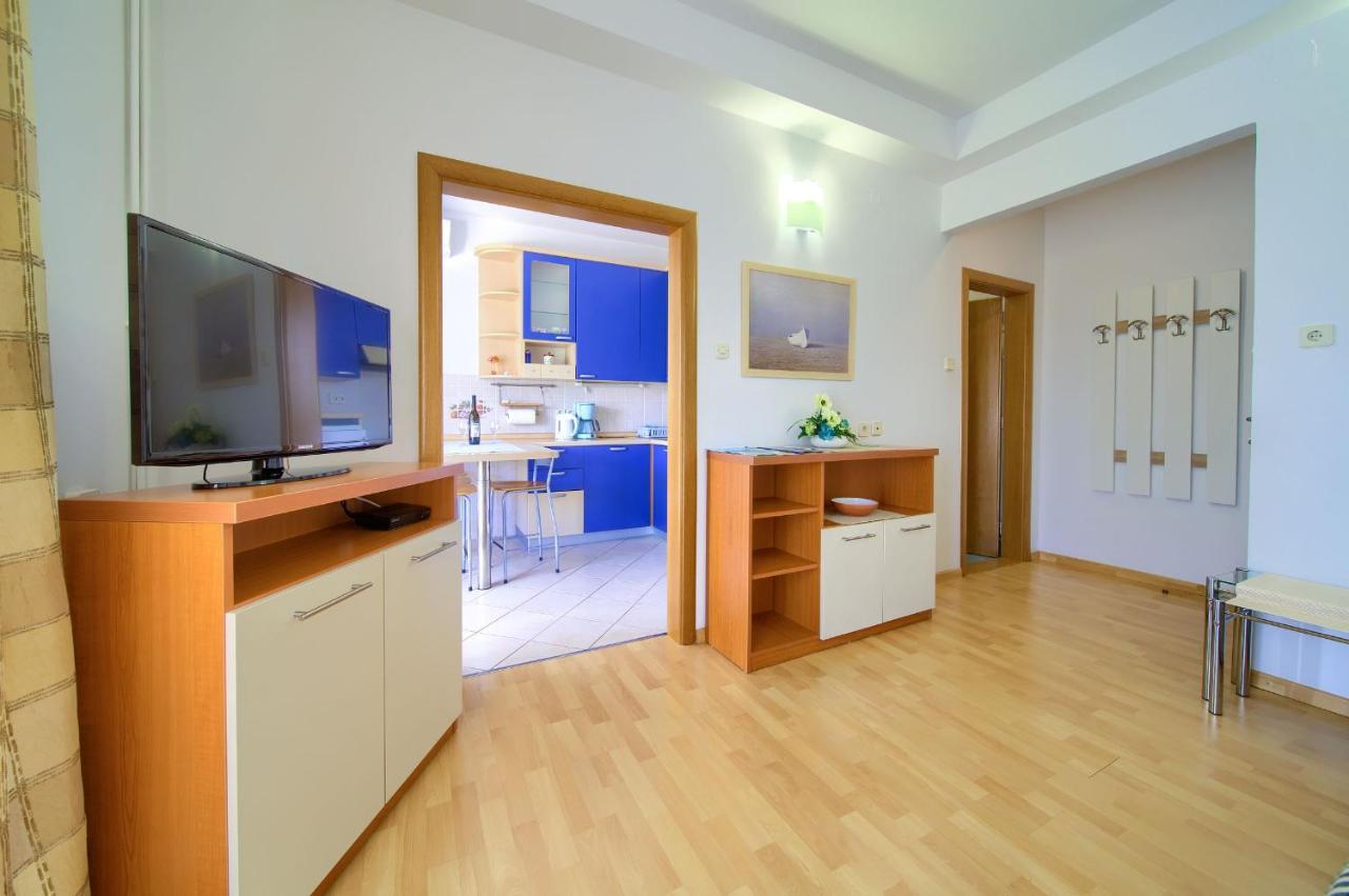 Apartments Jele Малинска Екстериор снимка