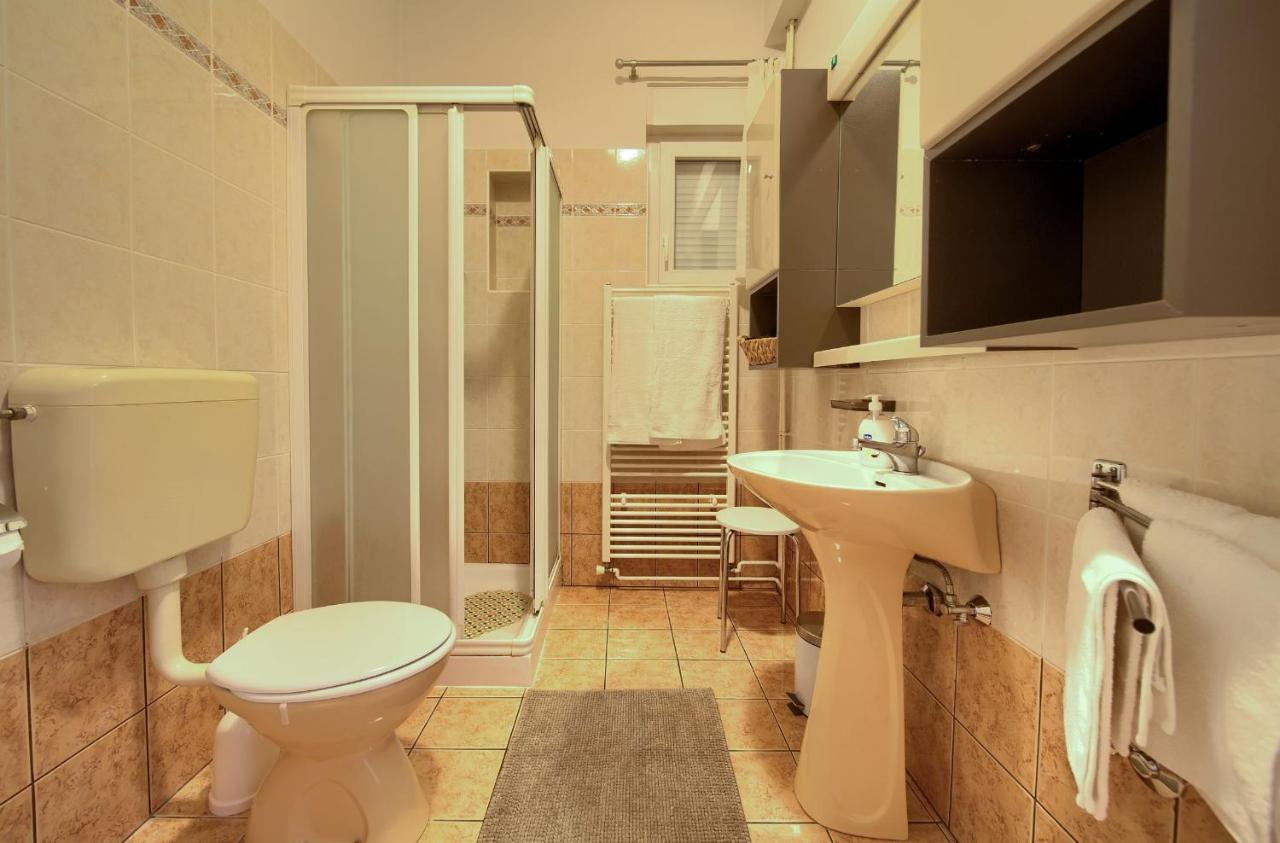 Apartments Jele Малинска Екстериор снимка