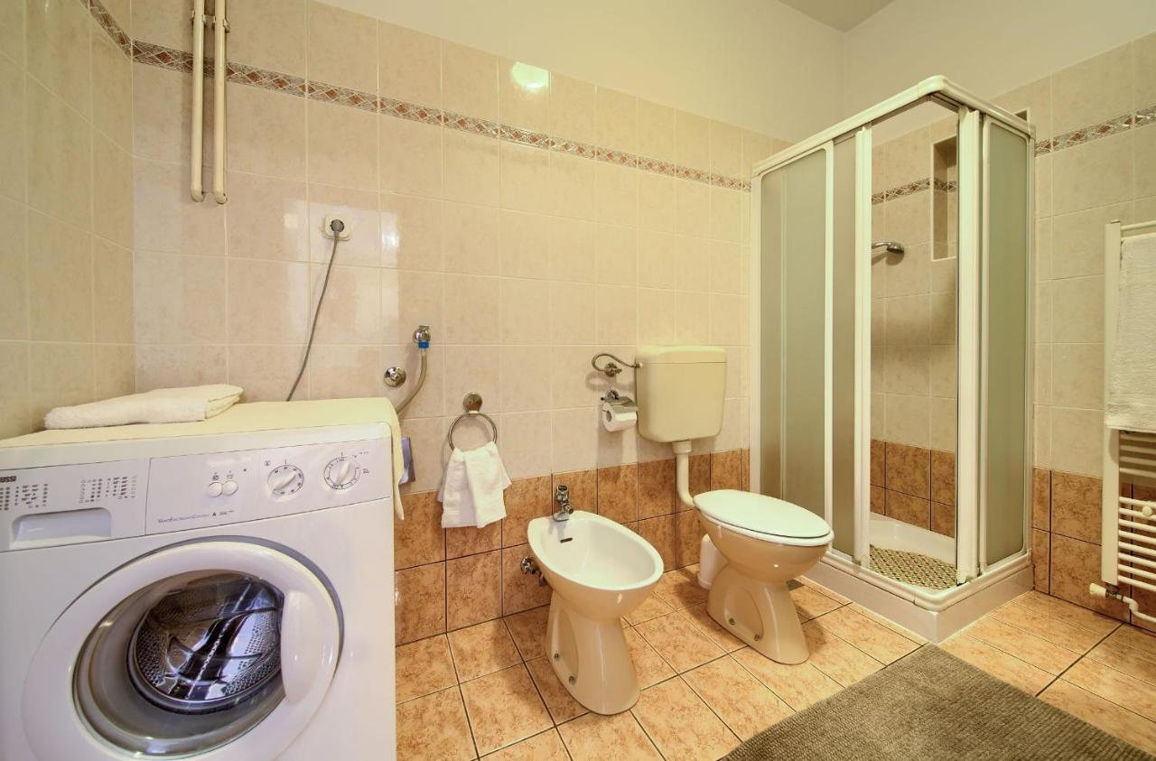 Apartments Jele Малинска Екстериор снимка