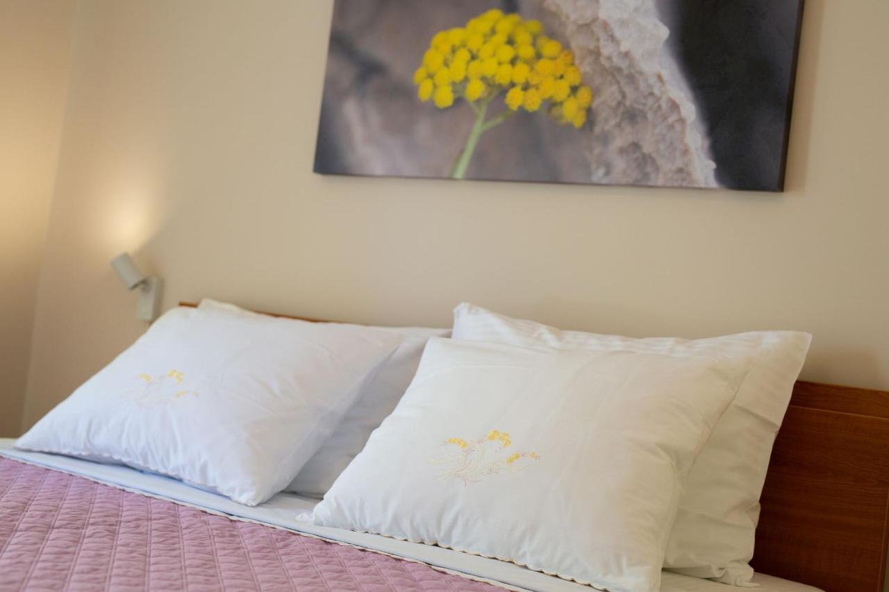 Apartments Jele Малинска Екстериор снимка