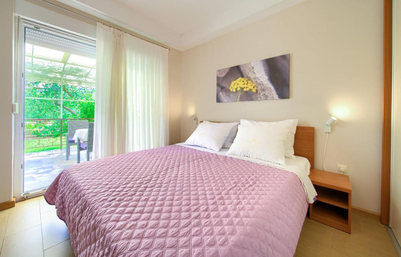 Apartments Jele Малинска Екстериор снимка