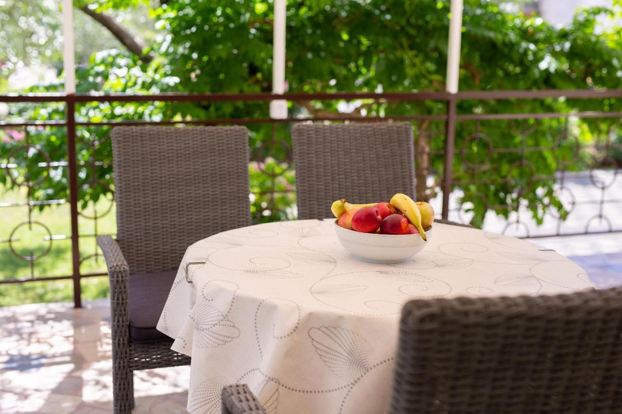 Apartments Jele Малинска Екстериор снимка